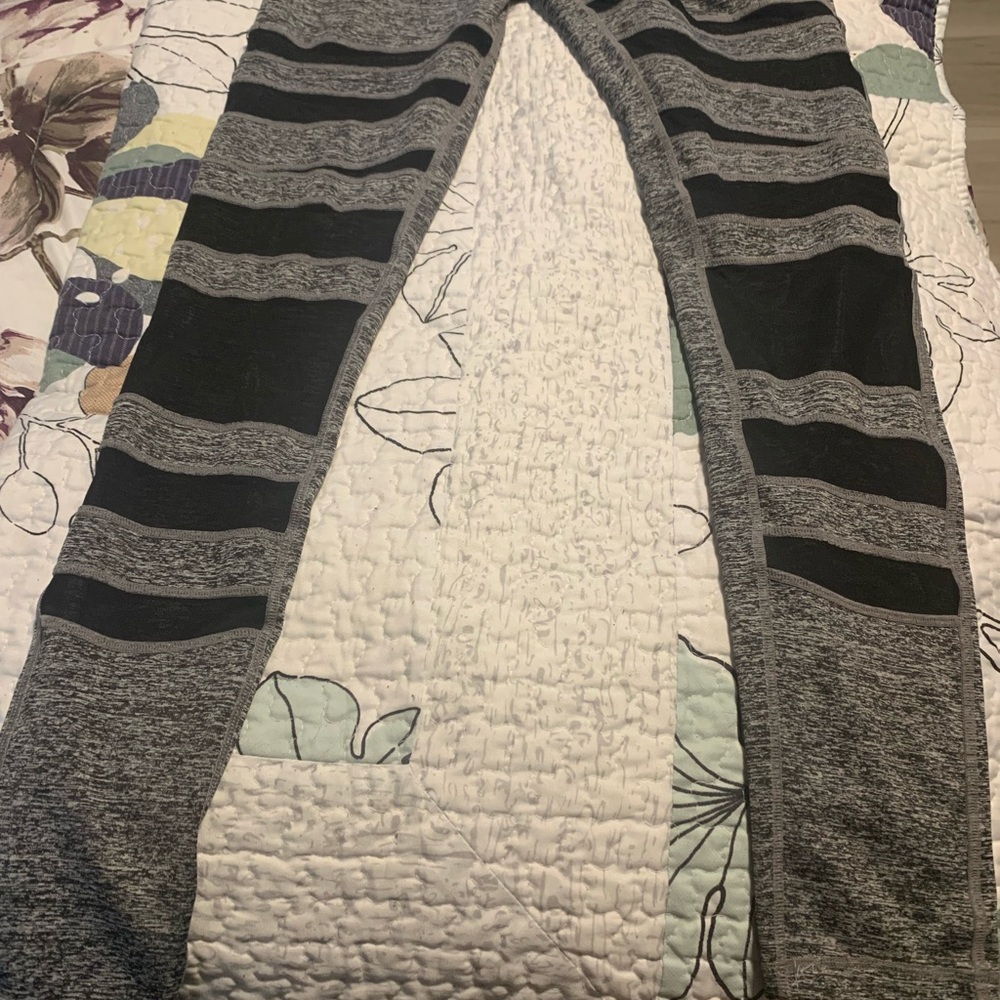Size L grey and black leggings